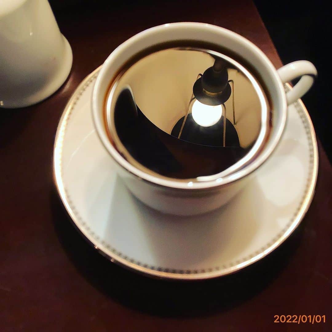 石井正則さんのインスタグラム写真 - (石井正則Instagram)「珈琲初め。  も、こちら（笑）  限定のブレンドと「栗バー」のセットを特別に。  本年もよろしくお願い致します。  #珈琲 #喫茶店 #白金高輪 #カフェベルエキップ」1月1日 16時48分 - masanori_ishii_masanori