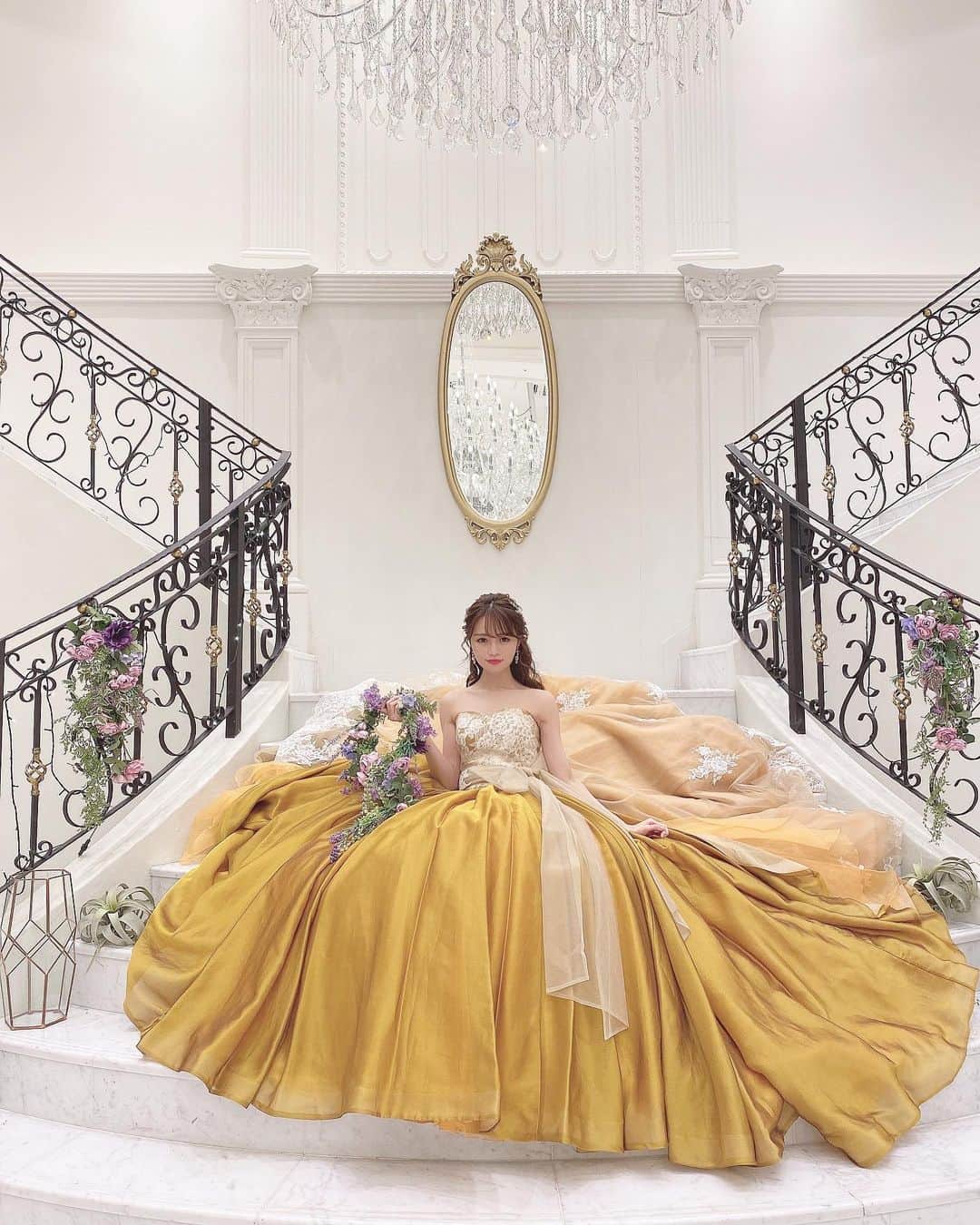 のインスタグラム：「𝐇𝐚𝐩𝐩𝐲 𝐍𝐞𝐰 𝐘𝐞𝐚𝐫 ❤︎  　 今年もよろしくお願い申し上げます💕  ニューヨークも2022年になりました💐💐  新年の初ポストは、寅年らしい写真が一枚もなかったので、黄色のドレスをモデルで着た時の撮影写真で、すこーし寅年らしさを出してみました💐💓  　 I would like to ask all my lovely followers for their cooperation and guidance this new year!  dress @casad_angela_aoyama   　 　   #ウェディングドレス#ウェディングヘア#プレ花嫁#ドレス#ウエディングドレス#ウエディングヘア#プリンセス#ウェディングドレス試着#ウェディングドレス選び#ハーフアップ#ベル#美女と野獣 #weddingsalon#wedding#weddingdress#weddingphoto#princess#isakoweddding」