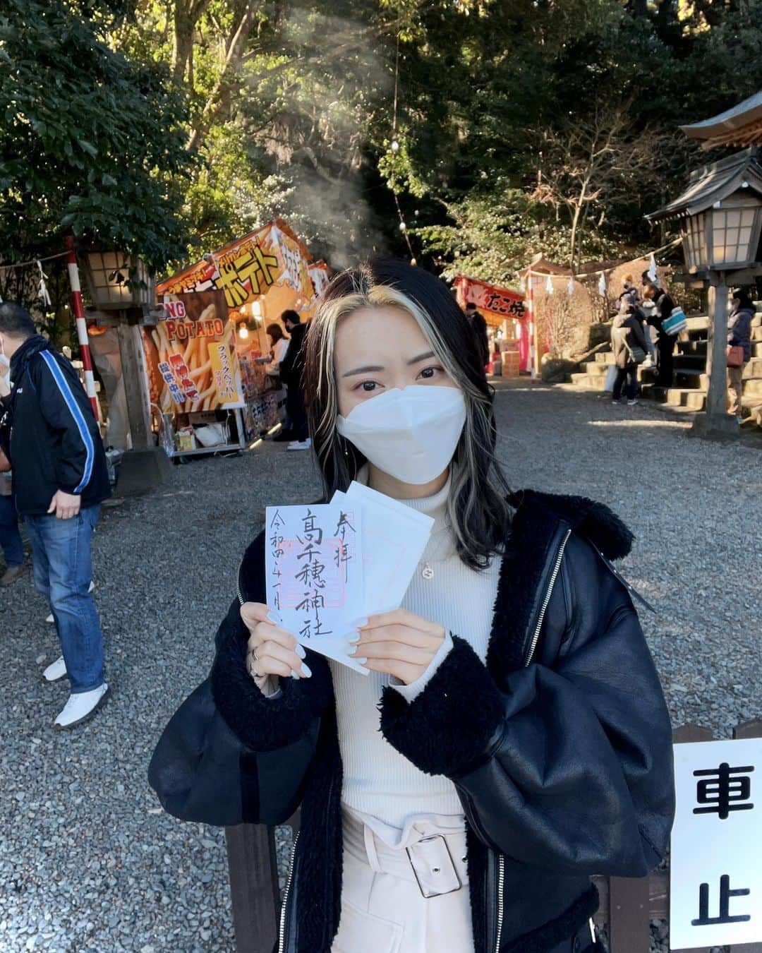 端田三奈未のインスタグラム：「🐮2021⇒2022🐯  あけましておめでとうございます。 2022年初詣は、初めましての高千穂神社！  昨年も大事にしていた成長と感謝の気持ちを大事にしつつ、今年は、自他へ"愛情"を持って接せられる人になります。  昨年関わって下さった皆様、 本当にありがとうございました。  引き続き今年も宜しくお願いします！  #2022初詣  #高千穂神社 #宮崎神社  #正月帰省　 #年女🐯」