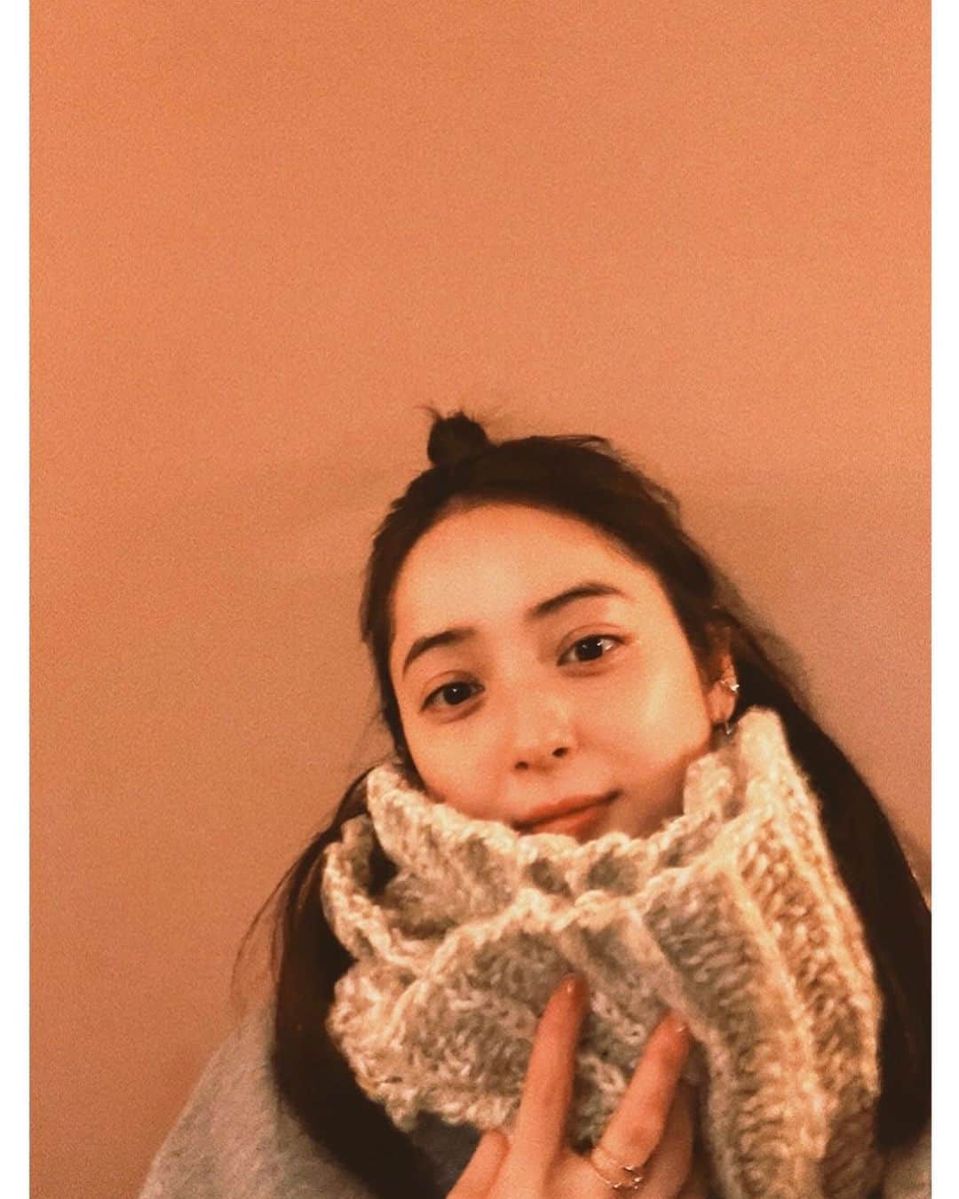 佐々木希さんのインスタグラム写真 - (佐々木希Instagram)「編み上がったマフラー☺︎  #ハンドメイド」1月1日 17時27分 - nozomisasaki_official