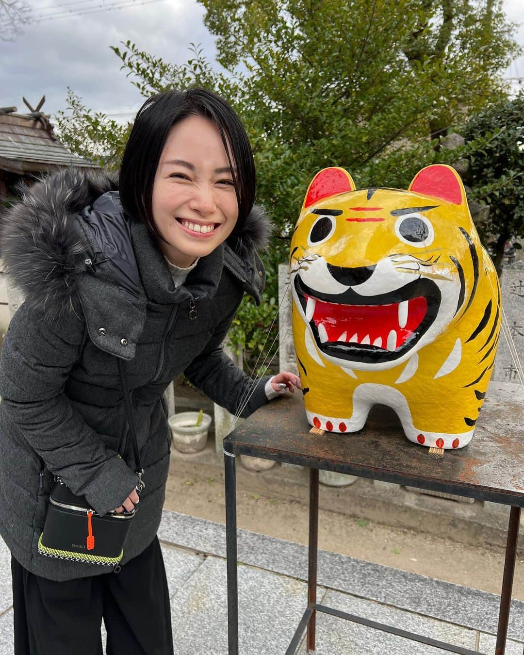 寺田有希さんのインスタグラム写真 - (寺田有希Instagram)「新年あけまして おめでとうございます🎍  これからのこともしっかり考えて 虎視眈々と。 未来への準備をする1年にしたいです。  たくさんの「楽しい」を お届けできるよう、 今まで以上の精進も忘れません！  本年は昨年よりも！ もっともっと！ よろしくお願いします🤭✨ 一緒にたくさん笑えますように！  2022年元旦　🐯寺田有希🐯」1月1日 17時37分 - terada_yuki