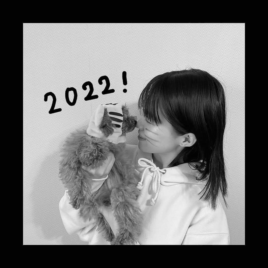 志田彩良のインスタグラム：「・ 新年明けましておめでとうございます！ 2022年も自分のペースで突き進んで参りたいと思いますので 引き続き、暖かく見守って頂けると幸いです🐯」