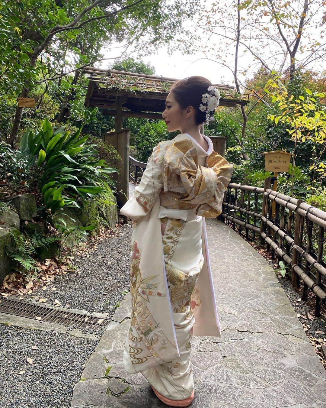 三田羽衣のインスタグラム：「新年明けましておめでとう御座います🎍  今年は寅年🐯 昨年に続き、今年も私にとって人生の節目になりそうなとっても楽しみな一年です💐  とにかく健やかにたおやかに、人生を謳歌したいと思います☺️」