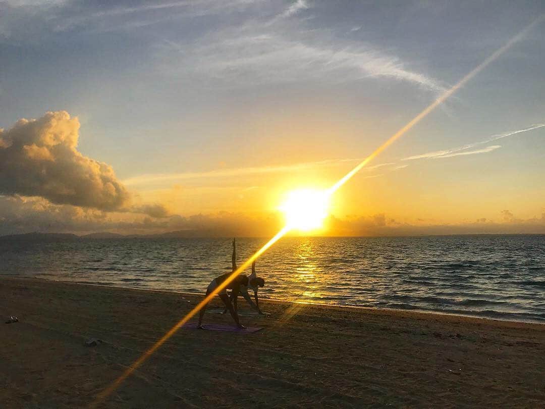 片山萌美のインスタグラム：「🌅  明けまして おめでとうございます  皆様にとって 豊かな日々 そして心身共に健康な1年と なりますように💐  #moemikatayama  #2022」