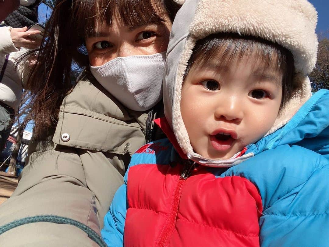 鈴木サチのインスタグラム：「. あけましておめでとうございます⛩ .  みなさまにとって笑顔のたえない年になりますように✨  本年もどうぞよろしくお願い致します🤲 . #ママ #ママモデル #モデル #3児ママ #新年 #2022」