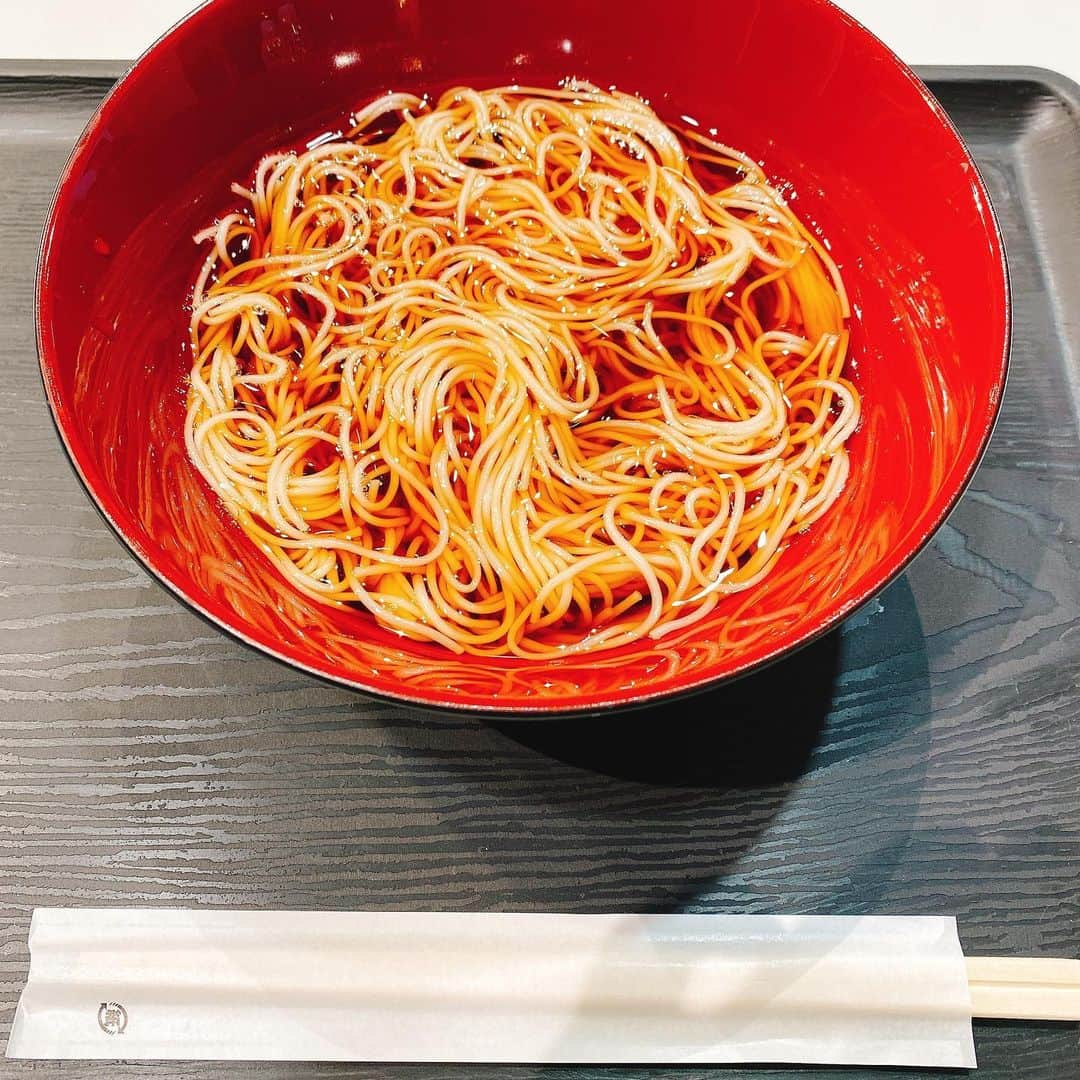 千葉翔也さんのインスタグラム写真 - (千葉翔也Instagram)「年越しそうめん🍜  明けましておめでとうございます  年越しが楽しすぎて、2022年に自信が湧いてる元日  今年もよろしく！  いや、去年よりよろしく！  #ちばいばい2021 #榎木淳弥　#浦尾岳大 #中島ヨシキ #矢野奨吾 #千葉翔也 #2021年の夏を取り戻した　#そうめん #あ、このパンツですか？それはもちろん #trueself」1月1日 18時19分 - shoya_chiba_official