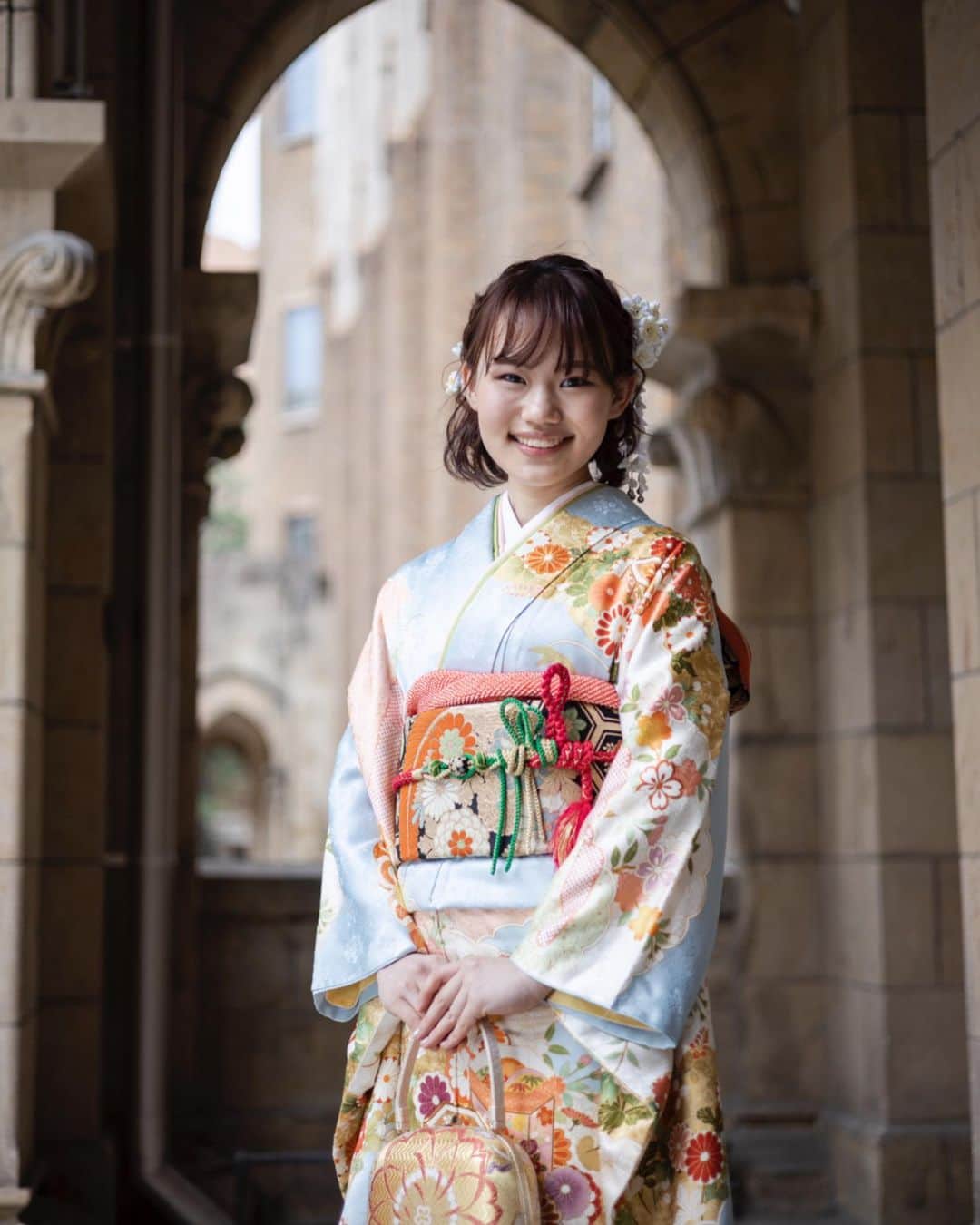 岡本沙紀のインスタグラム：「あけましておめでとうございます🎍🐯  Un an nou fericit 🇷🇴 Sretna nova godina 🇭🇷 Ein gutes neues Jahr 🇩🇪 Καλή Χρόνια! 🇬🇷  #振袖 #東京大学 #kimono #languagelearning」