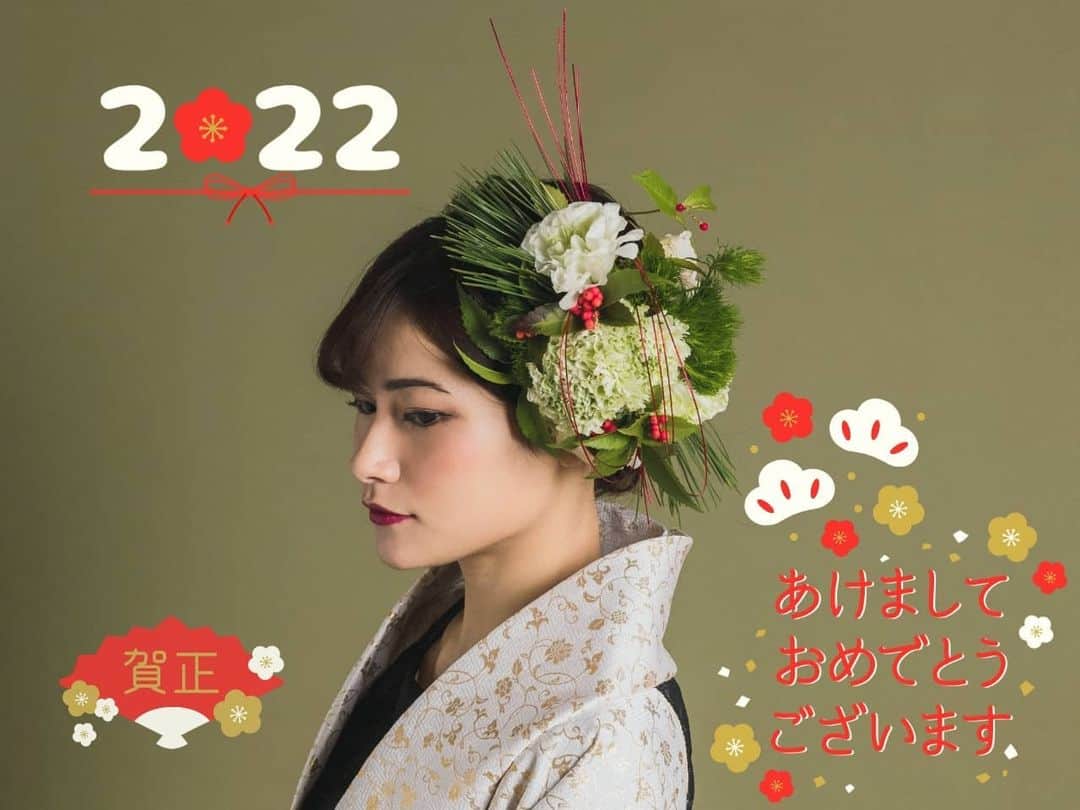 江藤彩也香のインスタグラム：「新年、明けましておめでとうございます🐯 今年も宜しくお願い致します🙏  #2022 #あけましておめでとうございます #happynewyear #japanesegirl #japan #kimono」