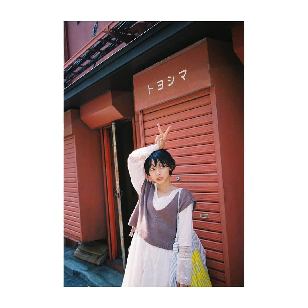 荒井愛花さんのインスタグラム写真 - (荒井愛花Instagram)「明けましておめでとうございます。 2022年〜ずっと待ってました〜！笑  楽しいこといっぱいするぞ🥰 たっっくさん笑う！ 一番の目標です☺︎  名前に恥じない様に…人を愛します。🌍 今年も何卒よろしくお願いします🎍  #2022 #笑顔の一年」1月1日 19時16分 - maaanyaka