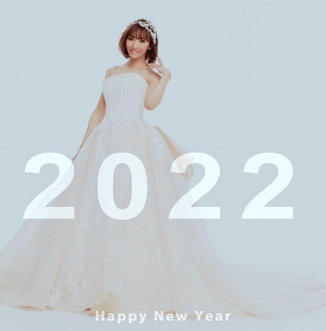 ゆしんのインスタグラム：「． 明けましておめでとうございます🎌 2022年は世界大会など色々な事に挑戦する一年になりそうです。寅のよう勇猛果敢に突き進んで参りますのでどうぞ本年も宜しくお願い致します🐅🔥皆様にとっても健康で笑顔溢れる一年になりますよう心から願っております🎍いつもありがとう💗 ． ． #今年も写真は使い回しです#寅どこ行った#笑 #楽しみにしてた#韓ドラ漬けのお正月 #20話#1時間#恋幕#長すぎるよねぇ #でもこの時間幸せ」