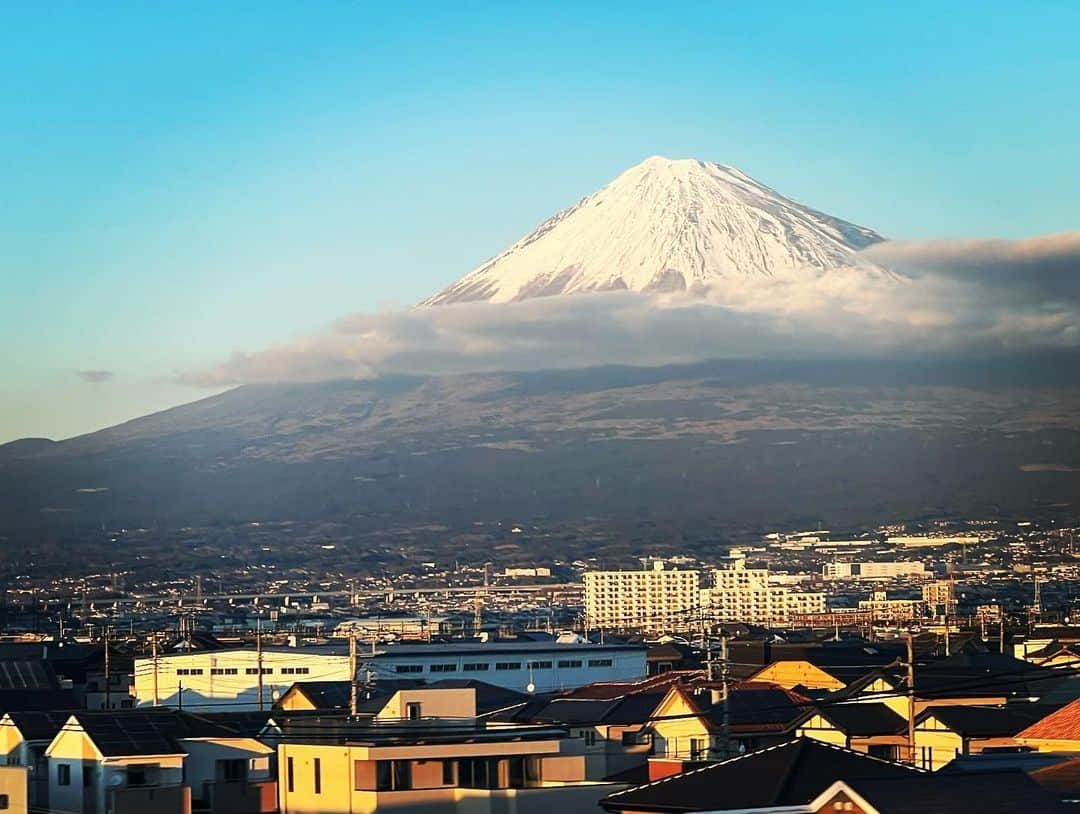 湯浅京己のインスタグラム：「あけましておめでとうございます🌅 今年もよろしくお願いします✨ 2022年が充実した良き年になるよう頑張ります！！ 応援よろしくお願いします🤲  みなさんにとって穏やかで笑顔いっぱいの一年になりますように！  #謹賀新年 #寅年🐯 #今年こそ恩返し #雲外蒼天 #アオイクマ #ザナックス #lillonestar」