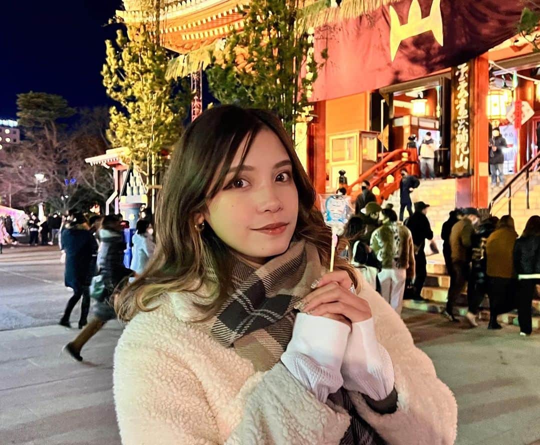 佐々木まゆのインスタグラム：「年末の挨拶には間に合いませんでしたが去年はありがとうございました 今年もよろしくお願いします🎉 #前髪割れすぎ」