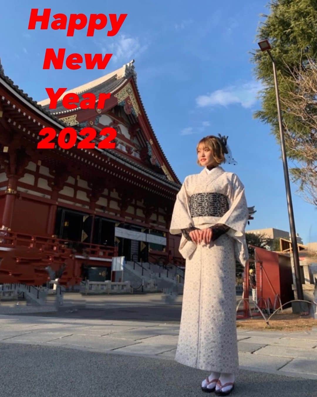 王林さんのインスタグラム写真 - (王林Instagram)「. 新年明けましておめでとう御座います🎍🌅 2022年、今年の私の漢字は「暴」です！ 自分の気持ちに正直に、らしく、楽しいワクワクの1年の開幕です。 年女今年もよろしくお願いします🐯  #2022 #年女 #寅年 #happynewyear」1月1日 22時06分 - ourin_ringoooo