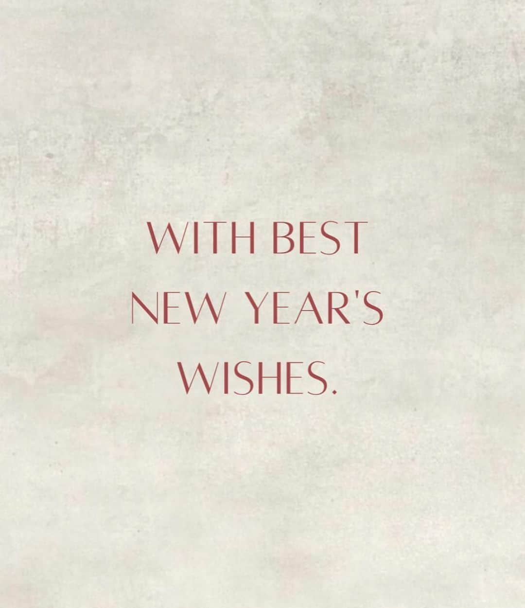 のインスタグラム：「With best new year's wishes.  新年の清々しい空気の中  これから待つたくさんの 花嫁様との出会いに胸を膨らませています  ひとりひとり、ご自分らしく 喜びに満ちた 最愛の姿を叶えていただくため  JUNO天神本店は2022年より一層深く これから共に歩まれる決意をされた お二人のお気持ちを大切に お二人を愛する方のお気持ちを大切に  心を込めて彩ってまいります  皆様にとって 温かく愛に溢れる年となりますように  #juno #junowedding #juno天神本店 #wedding #weddingdress #weddinggown  #新年 #元旦 #新年のご挨拶 #ジュノ #ウエディング #ウェディング #ウエディングドレス #ウェディングドレス」