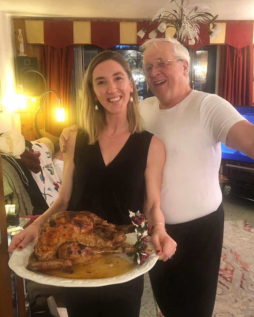 シネイド・ケアーさんのインスタグラム写真 - (シネイド・ケアーInstagram)「Finally got round to a Scotland drop❤️ So happy to have been able to get home for Christmas😊🎄🥂」1月1日 23時44分 - sineadskate