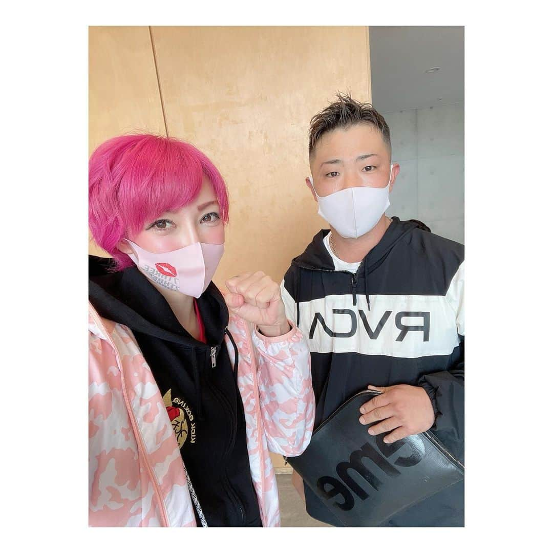 Melty輝さんのインスタグラム写真 - (Melty輝Instagram)「応援ありがとうございます🥺❤️  支えてくれている人が居るからこそ 頑張れる‼︎ 1人では何も出来ない。  感謝。  #千葉#西船橋#キャバクラ#キャバ嬢#ヴェルージュ#Vellugue#Melty輝#最強キャバ嬢#キックボクシング#DEADHEAT#アマチュアキックボクシング#リベンジ戦#リベンジマッチ#月曜から夜ふかし#元日から夜ふかし#フェフ姉さん」1月1日 23時50分 - glayrinapan