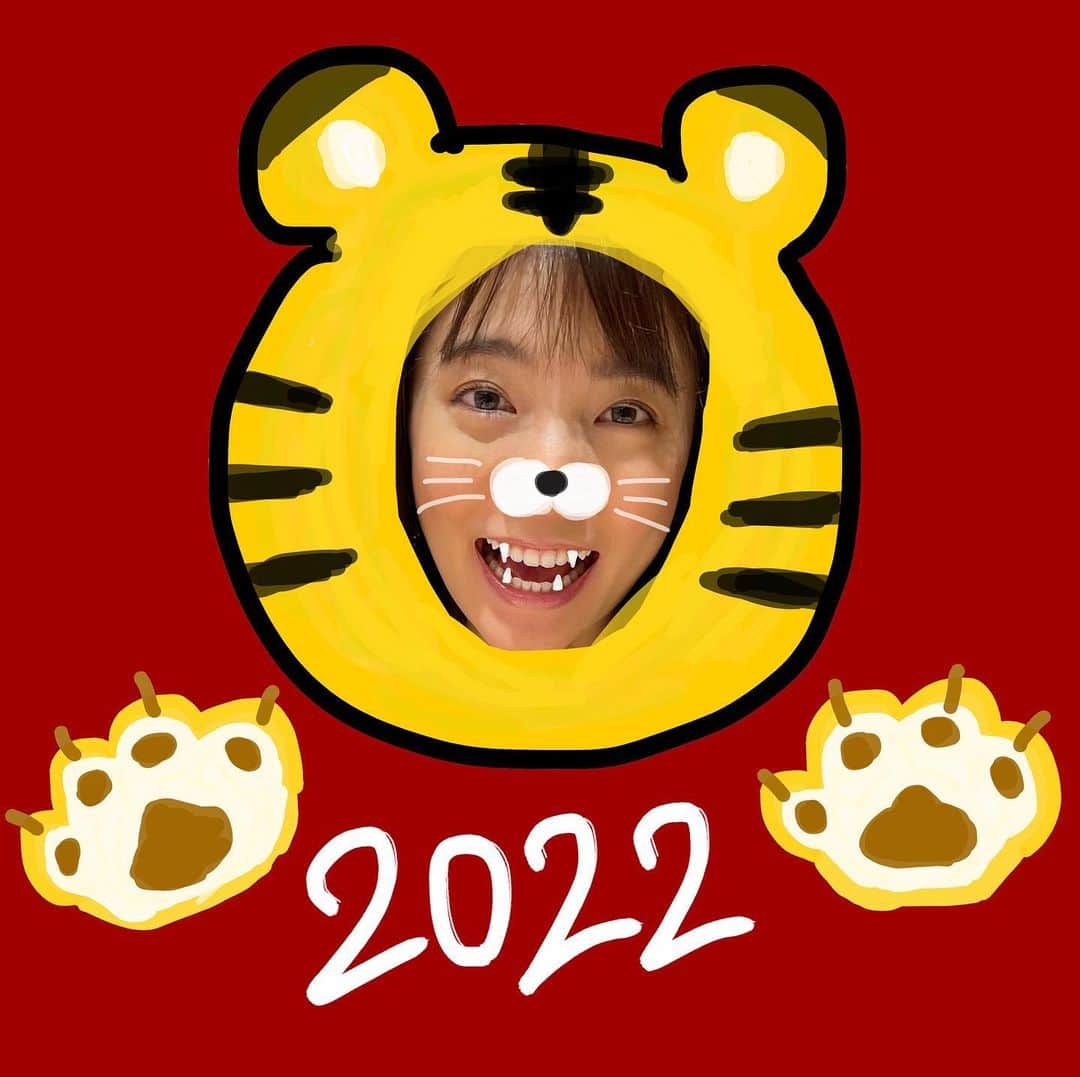 中川可菜のインスタグラム：「🄷🄰🄿🄿🅈 🄽🄴🅆 🅈🄴🄰🅁 2022🥳  みなさまにとって、素晴らしい1年になりますように🐯🌈🌞✨💫  本年もどうぞよろしくお願いします✨  #2022 #寅年 #🐯 #作🎨中川可菜」