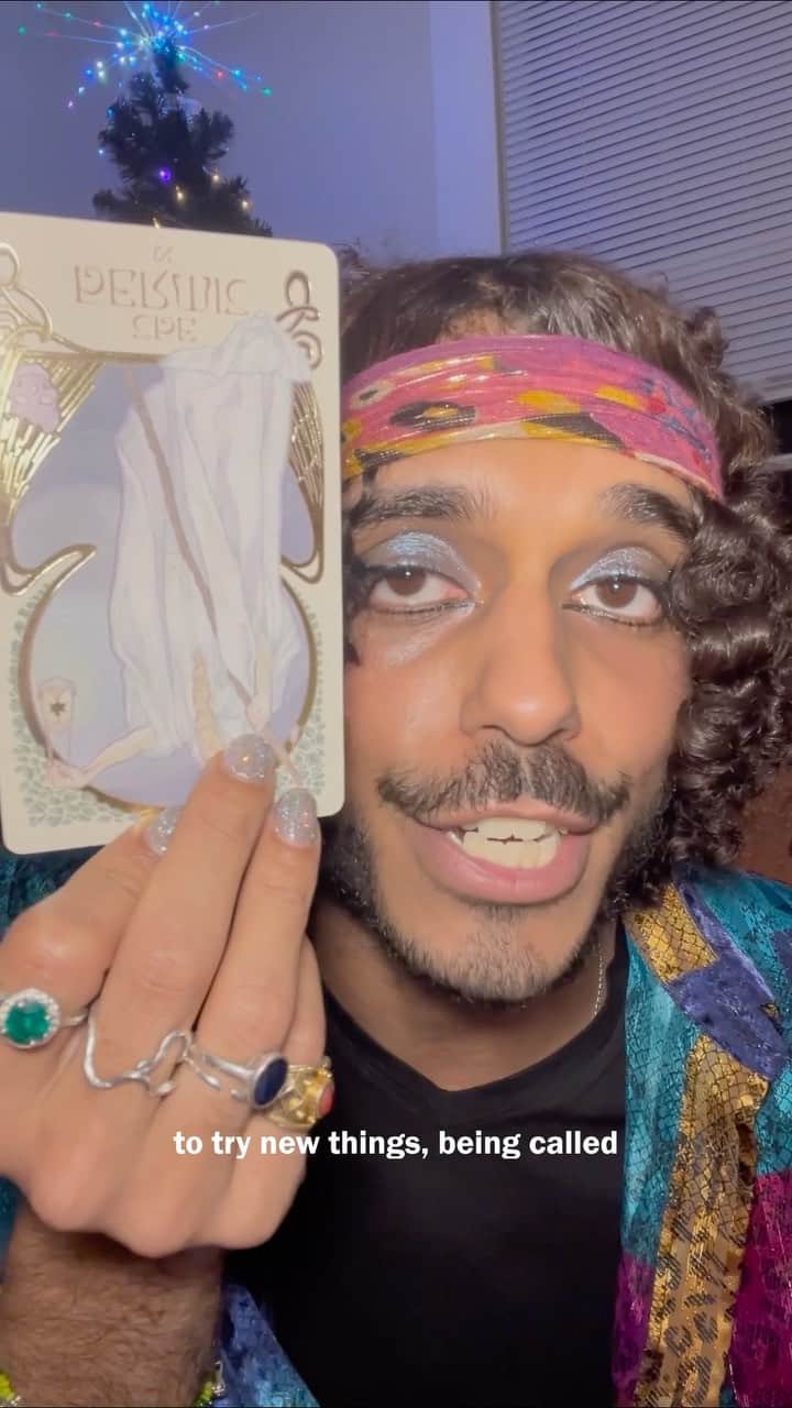 のインスタグラム：「Tarot reader Malik Jamileh (@geniestartarot) is here for a very special new year reading.🧞🕯✨   Summed up in one word, Malik sees “hope” is ahead of us.   “I would say my signature is just being silly and finding ways to heal the soul through laughter while still learning. My biggest inspiration so far has been the people that I read for. I never thought I would be connecting with people from all over the world.”    Video by @geniestartarot」