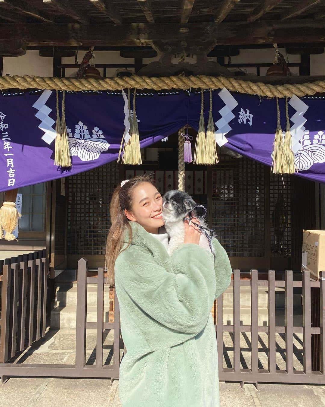 谷川りさこのインスタグラム：「今年も 私の名前をつけて頂いた神社へ 初詣⛩  2020年もちゃんことりさこを よろしくね❤️  #初詣 #お正月 #賀正」