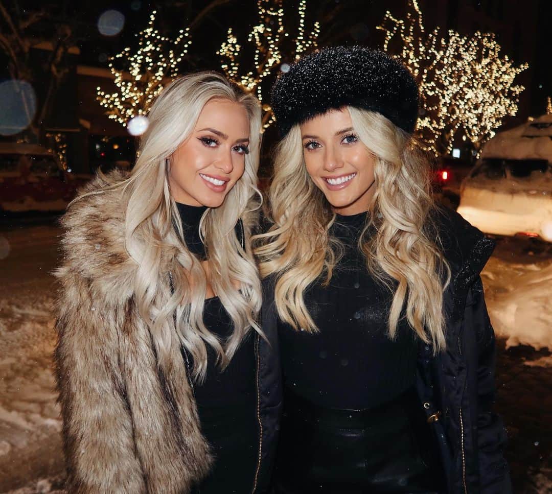 Lindsay Brewerのインスタグラム：「New year same duo🤩👯‍♀️」