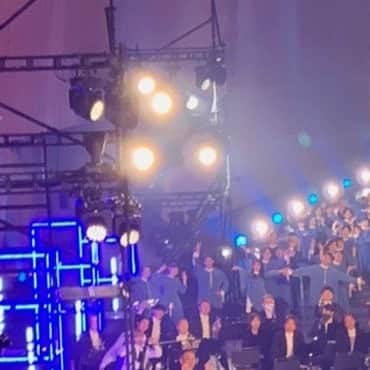 Ayaseのインスタグラム：「第72回NHK紅白歌合戦 群青  編曲&指揮 斎藤ネコさん  オーケストラ 東京フィルハーモニー交響楽団  振り付け&ダンサー GANMI(@ganmi_official )& more」