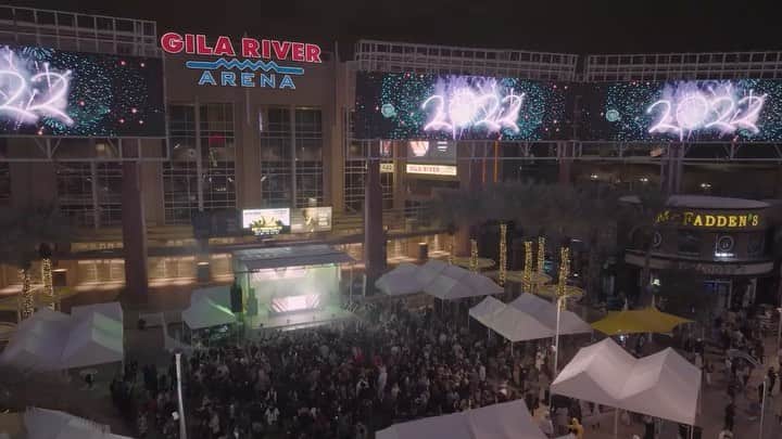 テイラー・ジェームスのインスタグラム：「#nye2022  special shout out to @westgateaz & @scottie_mac last night was so much fun」