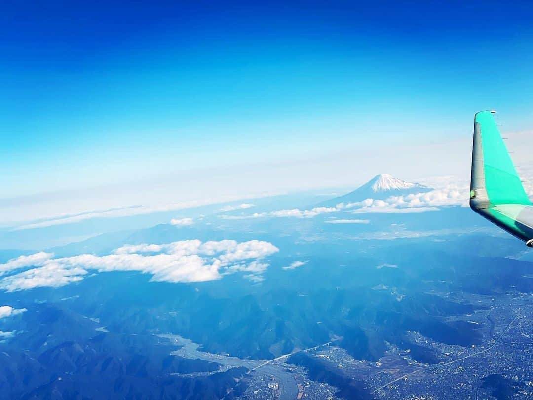 稲葉七海のインスタグラム：「明けましておめでとうございます🌅 今年もよろしくお願い致します😊 ・ #2022 #富士山🗻」