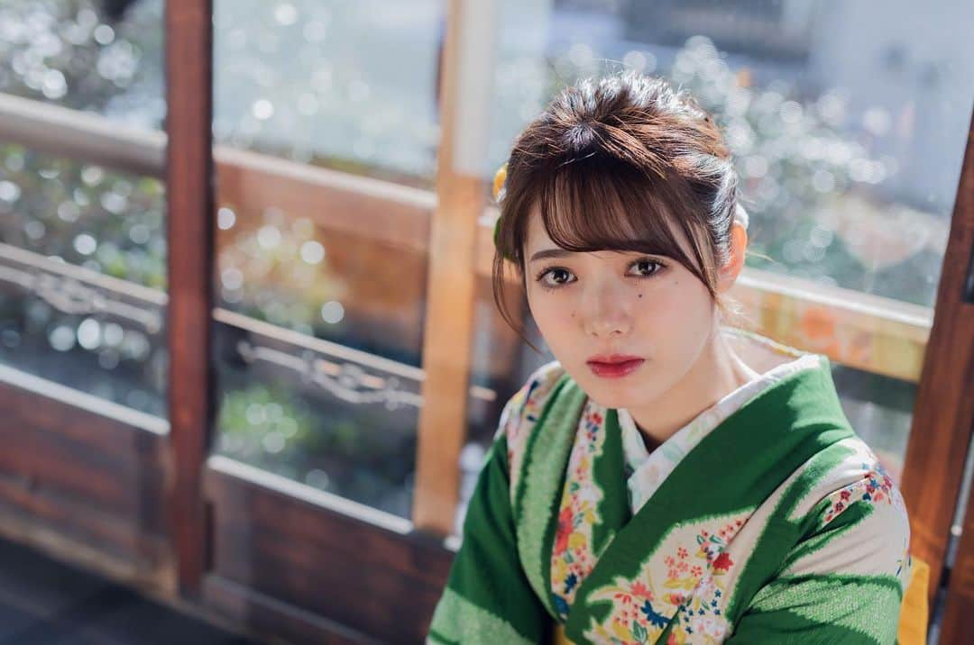 谷尻萌さんのインスタグラム写真 - (谷尻萌Instagram)「こんにちは☀️ 今日はお餅何個食べはります？🥢 萌は、、既に5つ食べたわ〜😋  お正月は、京都で知り合いの女性カメラマンさんに 撮っていただいた着物の写真を色々載せるね〜👘♥️  #お正月　#京都　#京町屋 #着物」1月2日 11時43分 - tanijiri_moe