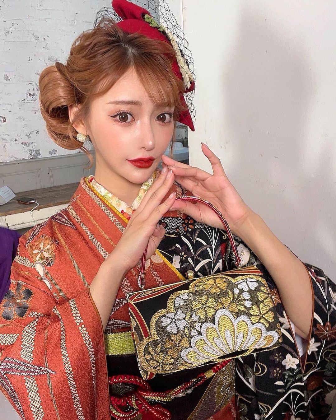 明日花キララのインスタグラム：「明けましておめでとうございます㊗️ 2022年も日々、笑顔(ガオー)を絶やさずキラキラと過ごしていきたいです🙏🏻🎌がおがお🐯💛」