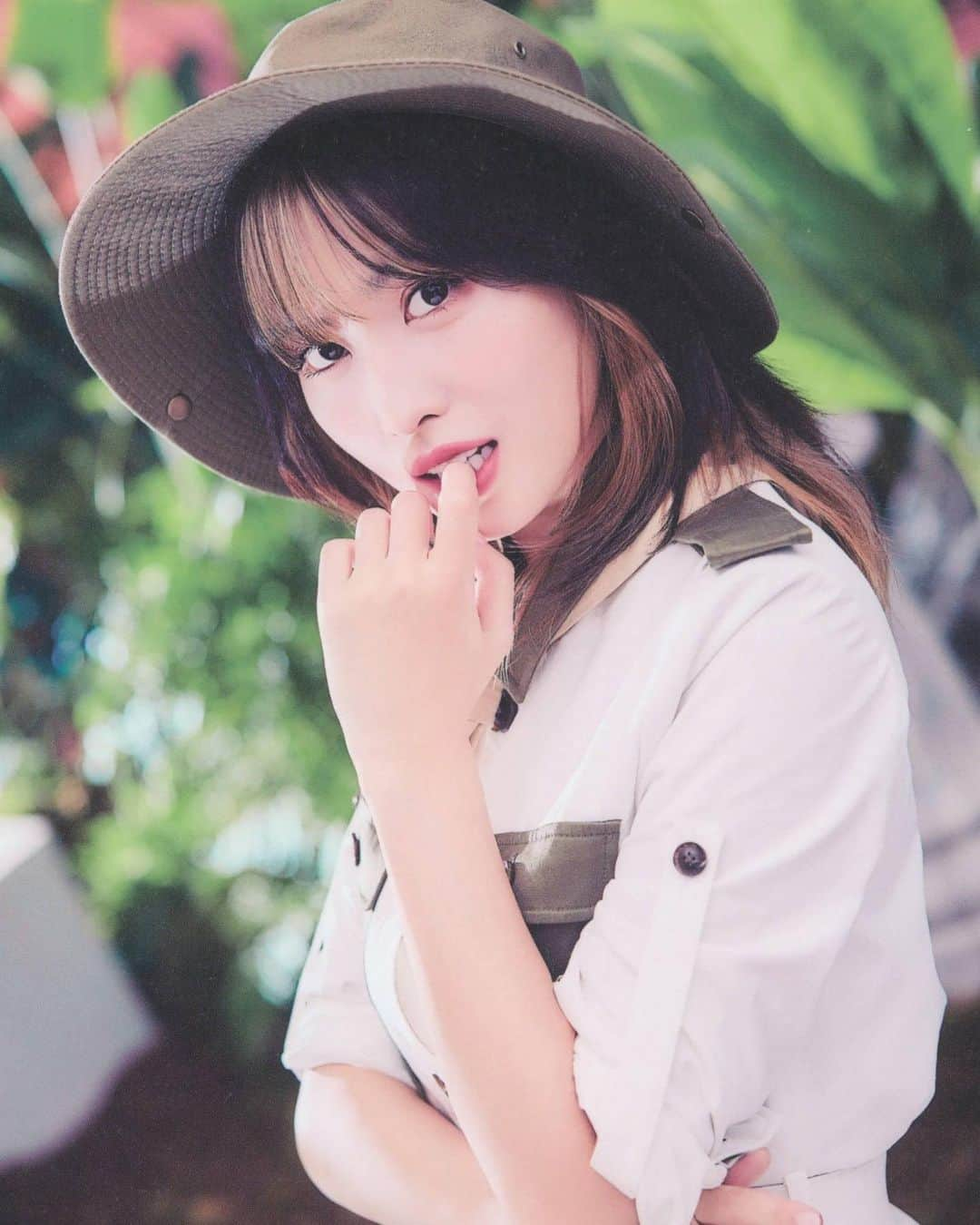 モモのインスタグラム：「♡ [Scan] 220101 - Season’s Greetings 2022 “Letters To You”   -  #MOMO #트와이스 #모모 #平井もも #もも #TWICE © njmsjmdct2」