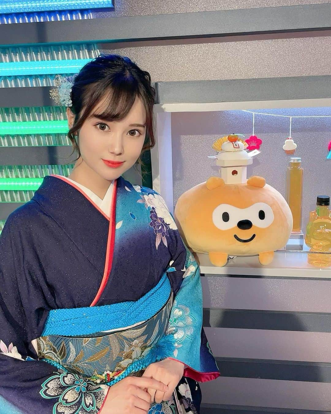 西原愛夏さんのインスタグラム写真 - (西原愛夏Instagram)「新年あけましておめでとうございます🐯✨今年もよろしくお願い致します🦋💙💎  昨日は元旦からミッドナイト競輪で振袖を着させていただきました✨👘一昨年はオレンジ、去年は白、赤ときて今年は青でした💙今日の振袖も楽しみです( ᵕᴗᵕ )✩⡱  ✧*̣̩⋆̩ーーーーー最新告知ーーーーーーーーーーー✧*̣̩⋆̩☽ ．  【1月】✩随時更新していきます✩ 1 AbemaTV ミッドナイト競輪 2 AbemaTVミッドナイト競輪 17 週刊ポスト グラビア掲載 29 『鏡の中の私』リリースイベント in ソフマップAKIBA パソコン・デジタル館8F     ♛ーーーーーーーーーーーーーーーーーーーーーーーー♛  🌟平塚競輪場イメージキャラクター   🌟エレアリーナイトブラ 公式モデル  ‪‪🌟パチンコ新台 『暴れん坊将軍』演出ドラマ ー お紗江役  🌟4月2日 劇場公開 映画｢ホムンクルス｣ 女子高生役 🌟6月4日 劇場公開 映画｢グレーゾーン｣ 黒崎一葉役  🌟小学館 ｢月刊＋｣ 電子写真集 発売中 🌟sabra net グラビア掲載中 (電子写真集もっ) 🌟1~5th DVD 発売中  🌟Amazonプライム 『なぎスケ！2』42.43話  🌟LINEスタンプ『歯科衛生士アイドル西原愛夏』発売中  ✧*̣̩⋆̩☽⋆ーーーーーーーーーーーーーーーーーーーー✧*̣̩⋆̩☽⋆゜  👑西原愛夏 ブランド『M collection』販売中❀ アカウント(@m.collection2020 )  🎦YouTube 『まなかチャンネル』で検索🔎  Twitter🕊 manakanishihara で検索  ✧*̣̩⋆̩☽⋆ーーーーーーーーーーーーーーーーーーーー✧*̣̩  ･  #西原愛夏#歯科衛生士#現役歯科衛生士  #歯科衛生士タレント#歯科#白衣#タレント#グラビア#アイドル#女優#コスプレ#Cosplay#talent#Japaneseidol #japanesegirl#dentalhygienist #탤런트#아이돌 #치과위생사 #치과 #日本女星#天赋#偶像#アパレルブランド#アパレルオーナー#McollectionR#プロデュースブランド」1月2日 14時11分 - manakanishihara