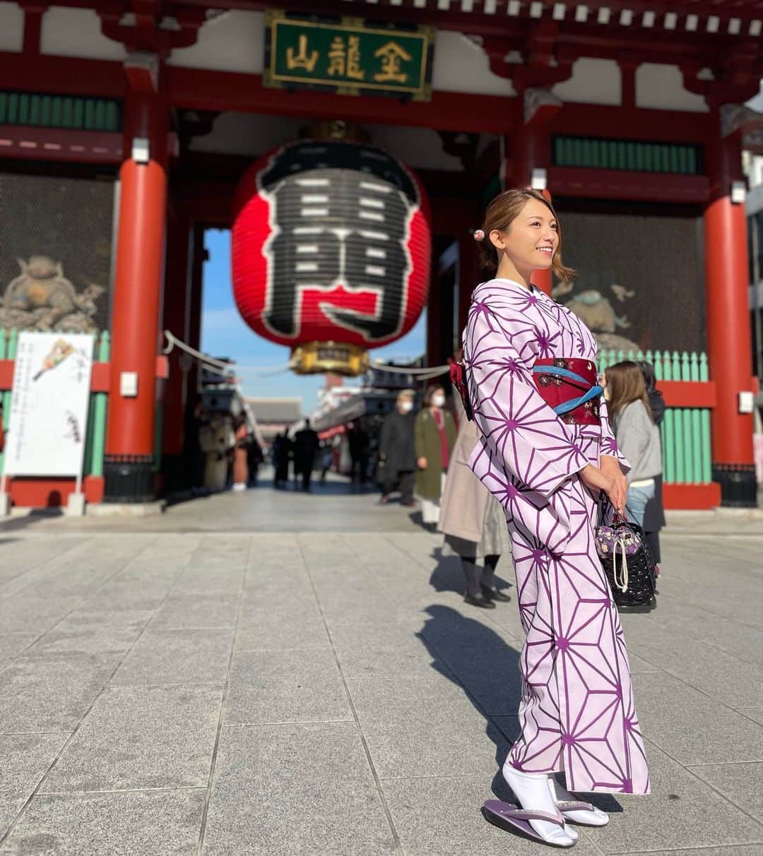 のインスタグラム：「🎍謹賀新年🎍  明日の着物撮影会、楽しみましょう☺️✨  #asakusa#浅草寺#着物#kimono#雷門#thundergate#japan#japantravel#japanesegirl#tokyo#東京観光#東京#浅草#浅草観光」