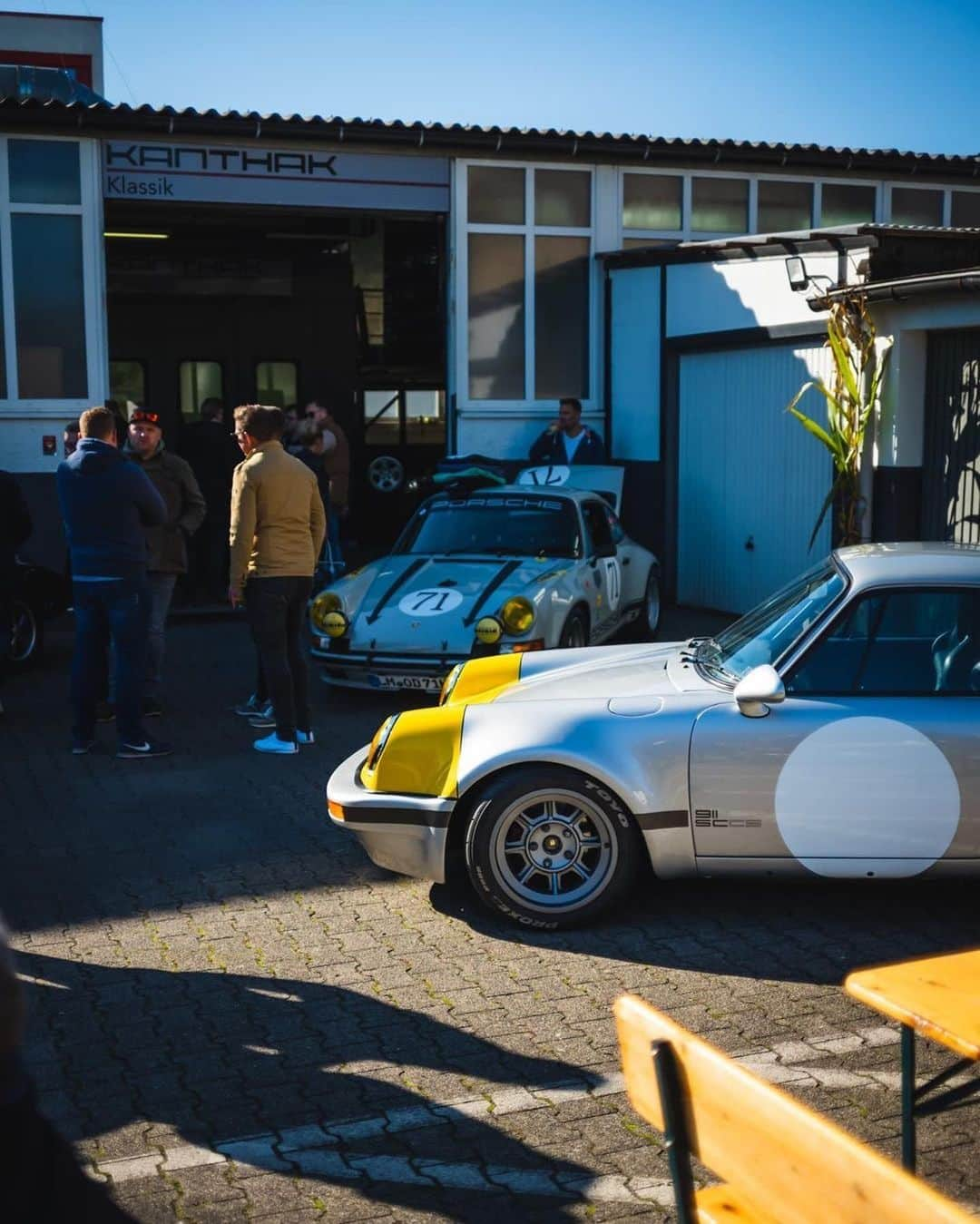 Porscheさんのインスタグラム写真 - (PorscheInstagram)「A four-wheeled classic that's welcome to stick its nose into any business.  (📸 @mark.reinert) #PorscheMoment」1月3日 0時03分 - porsche