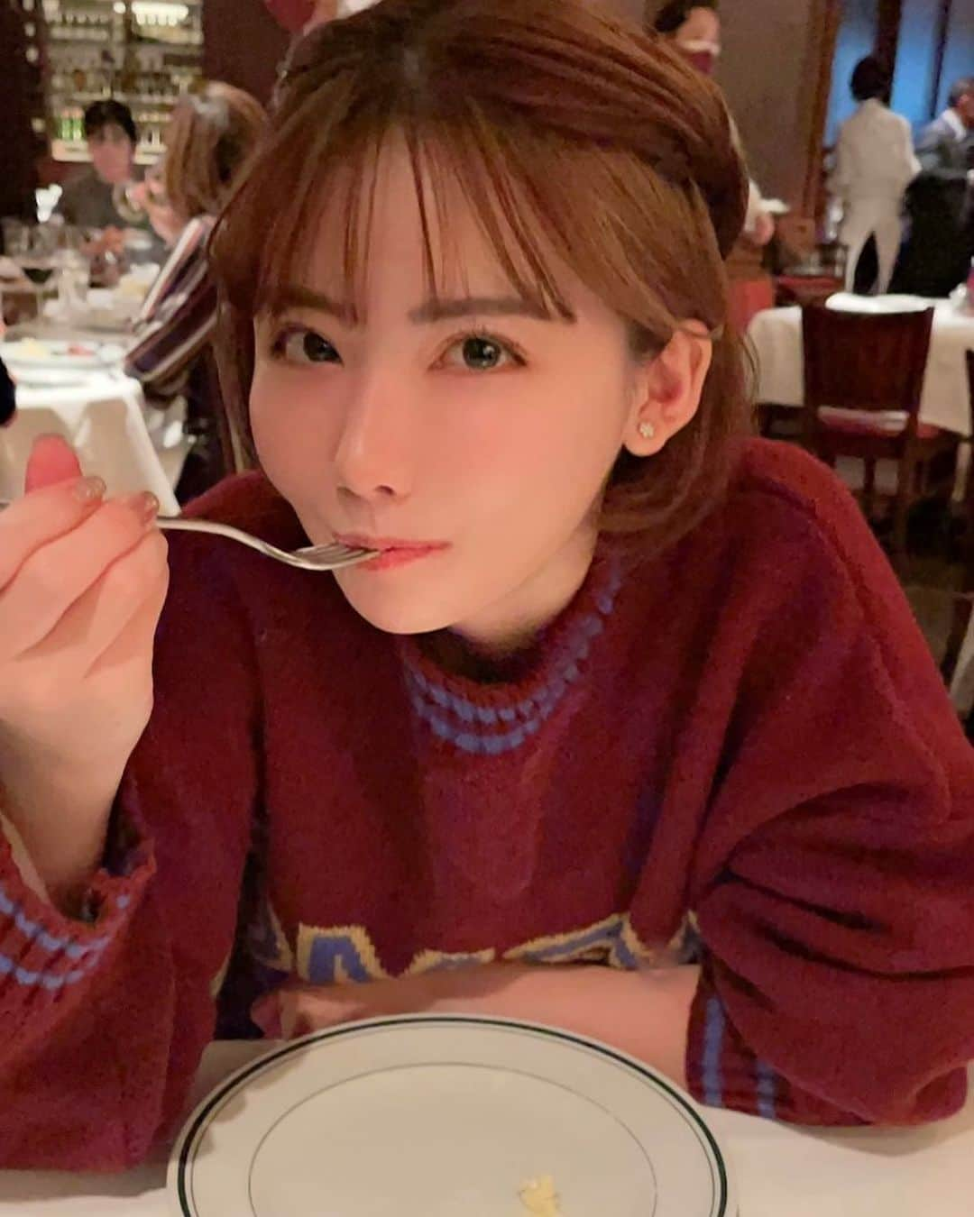 深田えいみさんのインスタグラム写真 - (深田えいみInstagram)「一番好きなケーキはチーズケーキ🧀  美味しい😳🍰」1月2日 17時54分 - eimi0318