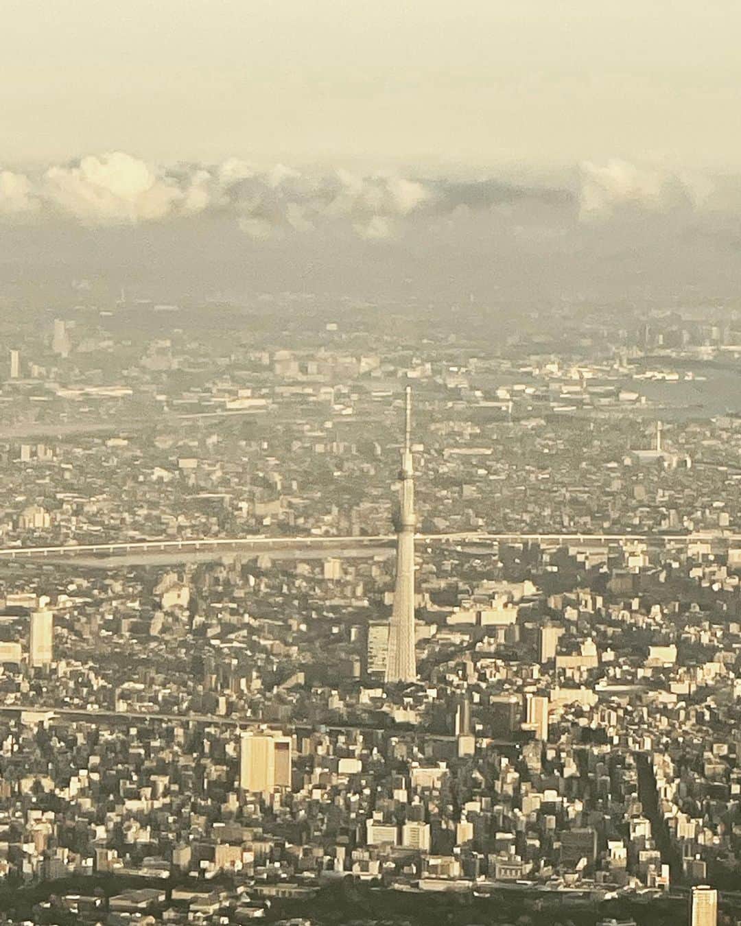 徳尾浩司さんのインスタグラム写真 - (徳尾浩司Instagram)「富士山→スカイツリー→東京タワーが近くで見れました。今年、良い一年になりますように。」1月2日 18時15分 - writer_tokuo