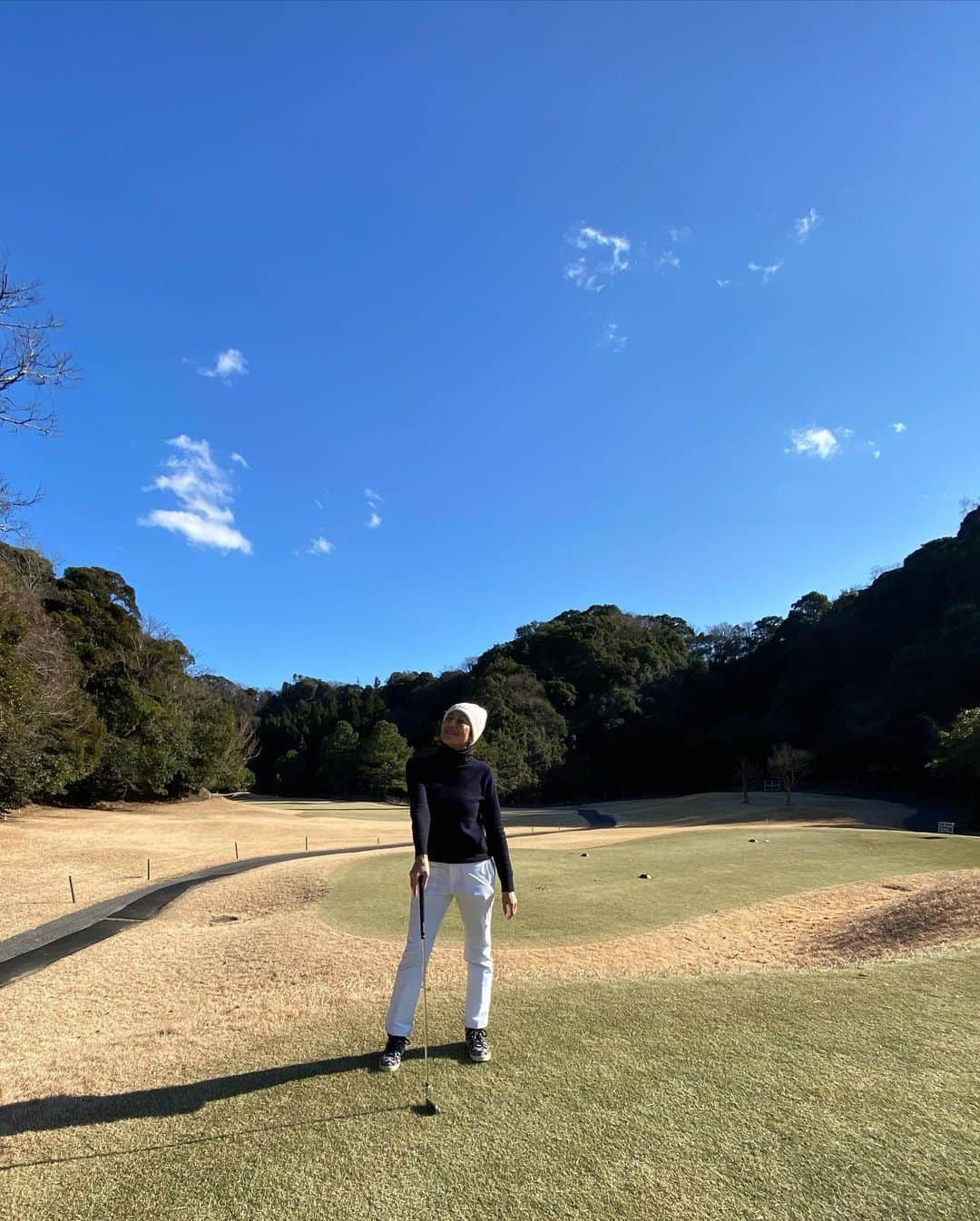 RIKACOさんのインスタグラム写真 - (RIKACOInstagram)「2022 家族ゴルフ　初打ち 午前中は寒くて大変😂 午後は太陽に恵まれscoreも 絶好調😆パーを3つもとって 最高な幕あけ🎉 今年はいい事ありそうだな〜 イヤ。いい事ある様に自分から自分を導いて行こう❣️ それ。大事よね👍 皆んなもそれやってね❣️ #らぶ　#❤️ #家族ゴルフ」1月2日 18時31分 - rikaco_official