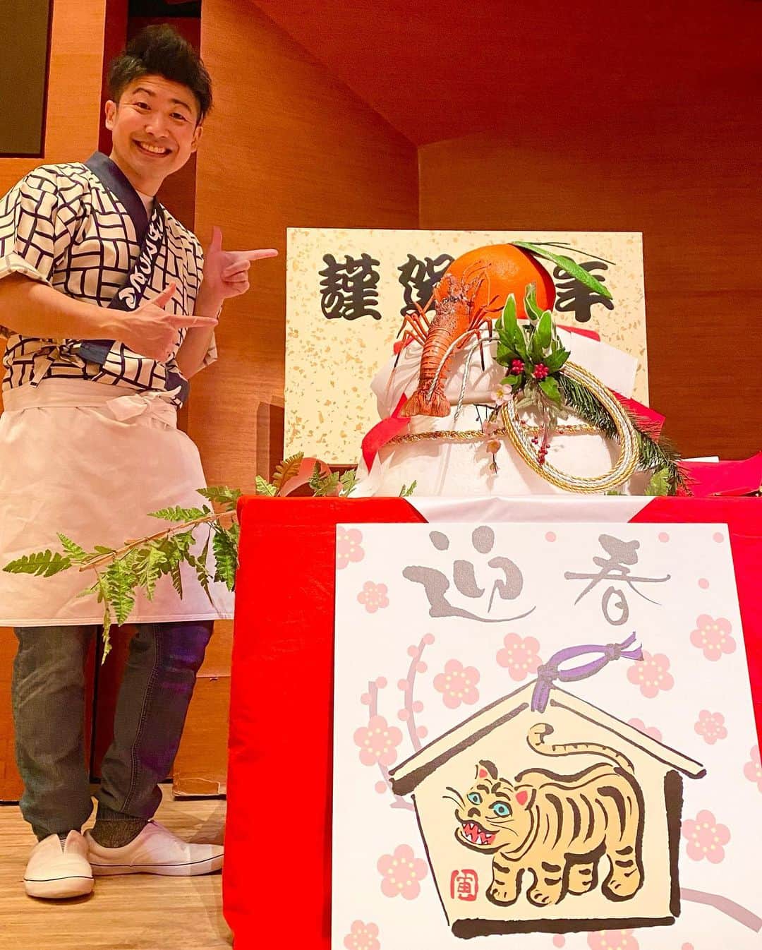 レイチェルのインスタグラム：「皆様、新年明けましておめでとうございます🙇‍♂️🎍✨✨✨  2022年もどうぞ、、、  宜しくお願いしマウストゥーマウス‼️😆🙏✨✨✨  とぉ〜か言っちゃってぇーーーーー💨💨💨💨💨💨🤣🤣🤣🤣🤣🎶🎶🎶🎶🎶✨✨✨✨✨✨✨」