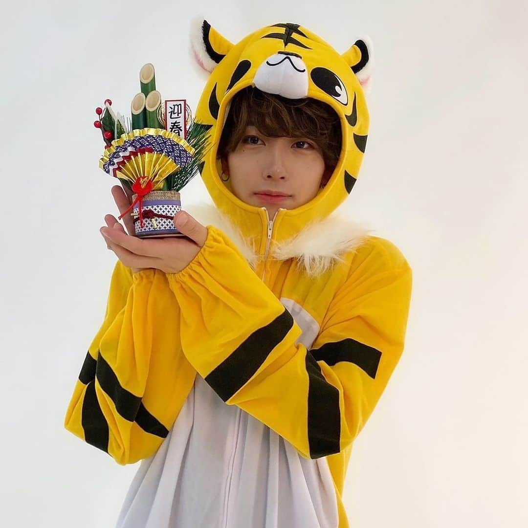 白金倫太郎さんのインスタグラム写真 - (白金倫太郎Instagram)「今年は寅年！てことで🐯になってみました‼️ がおーฅ(`ω´)ฅ ・ ・  #2022  #寅年  #7min」1月2日 20時11分 - 7min__rintaro