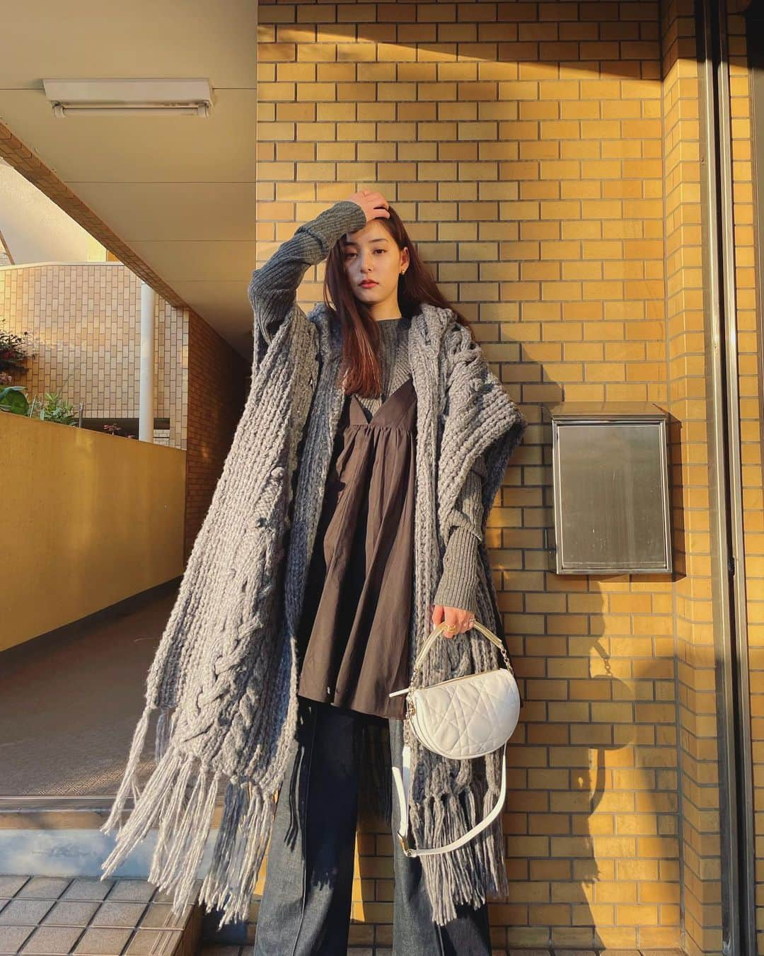 新木優子さんのインスタグラム写真 - (新木優子Instagram)「私服  knit gown : @etretokyo × @mikko1104  knit tops : @randeboo_official  denim : @yanuk_official × @sadamayumi  bag : @dior」1月2日 20時04分 - yuuuuukko_