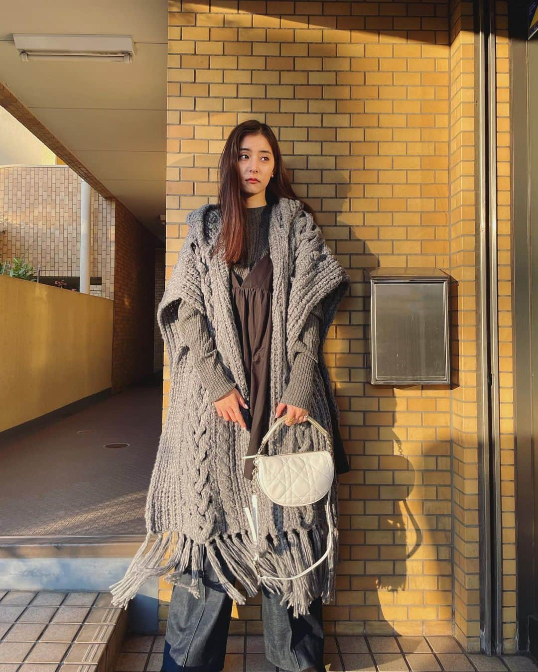 新木優子さんのインスタグラム写真 - (新木優子Instagram)「私服  knit gown : @etretokyo × @mikko1104  knit tops : @randeboo_official  denim : @yanuk_official × @sadamayumi  bag : @dior」1月2日 20時04分 - yuuuuukko_