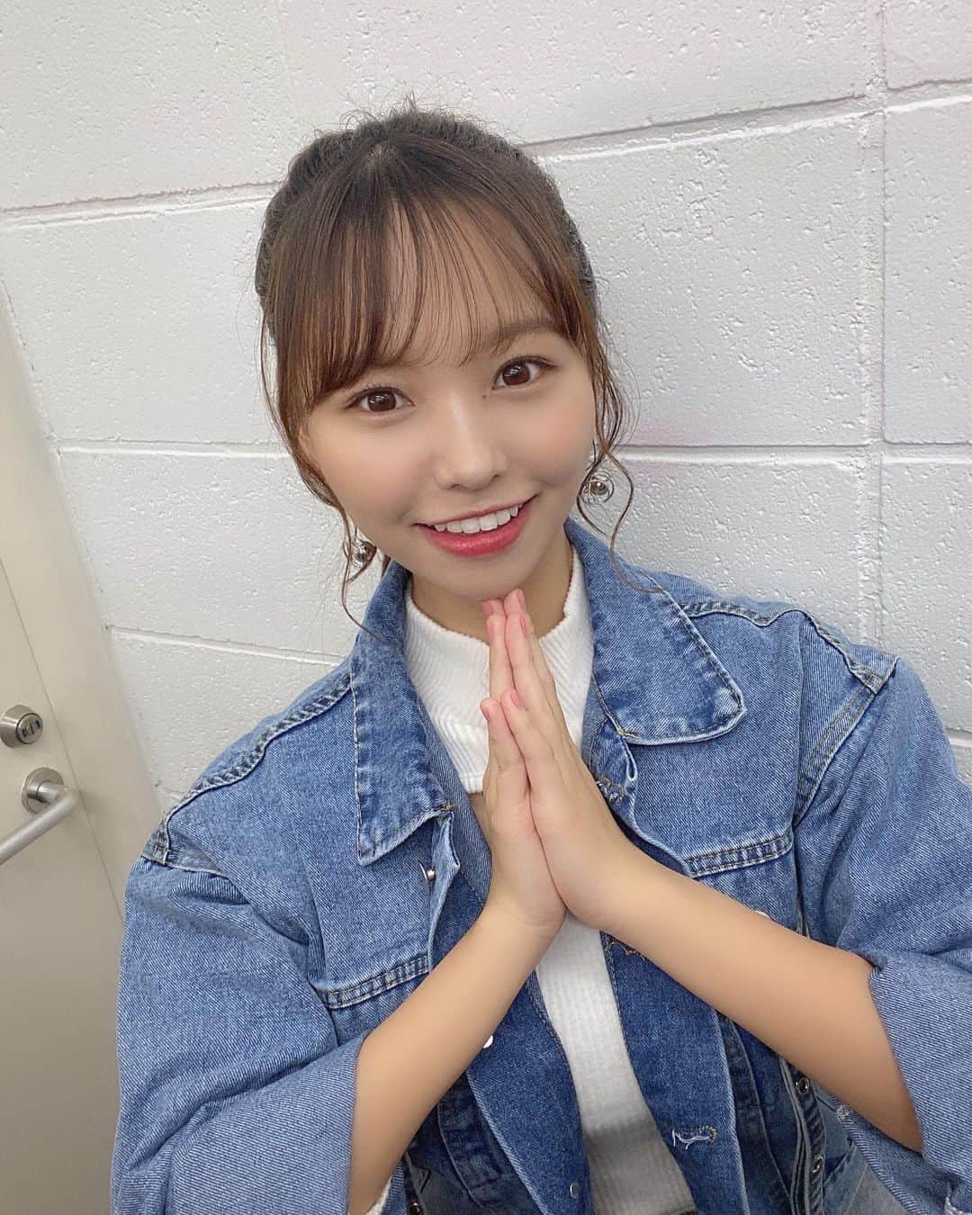 本郷柚巴のインスタグラム：「デニムの衣装珍しい😳  自分の衣装があるって本当に 嬉しいしありがたいです😭  #NMB48 #26枚目シングル  #デニム」