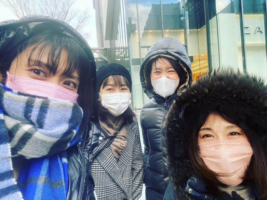 松川浩子さんのインスタグラム写真 - (松川浩子Instagram)「お正月いかがお過ごしでしょうか？  明日からまた冷え込むようです。 皆さまご自愛くださいませ！  新年最初の 上泉雄一のええなぁは 新春スペシャルでお送りしますよ〜！  上泉雄一アナとともに 曜日担当アナ同士で あーだこーだ 喋っております。  もちろん 大先輩の 武川智美アナを中心に 私達があたふたしております💦  朝6:00〜 是非お聴きください⁉️  #上泉雄一のええなぁ#mbsアナウンサー#武川智美 #西村麻子#上田悦子#前田春香 #松川浩子#新春番組 #早朝ラジオ」1月2日 20時56分 - hiroko_matsukawambs