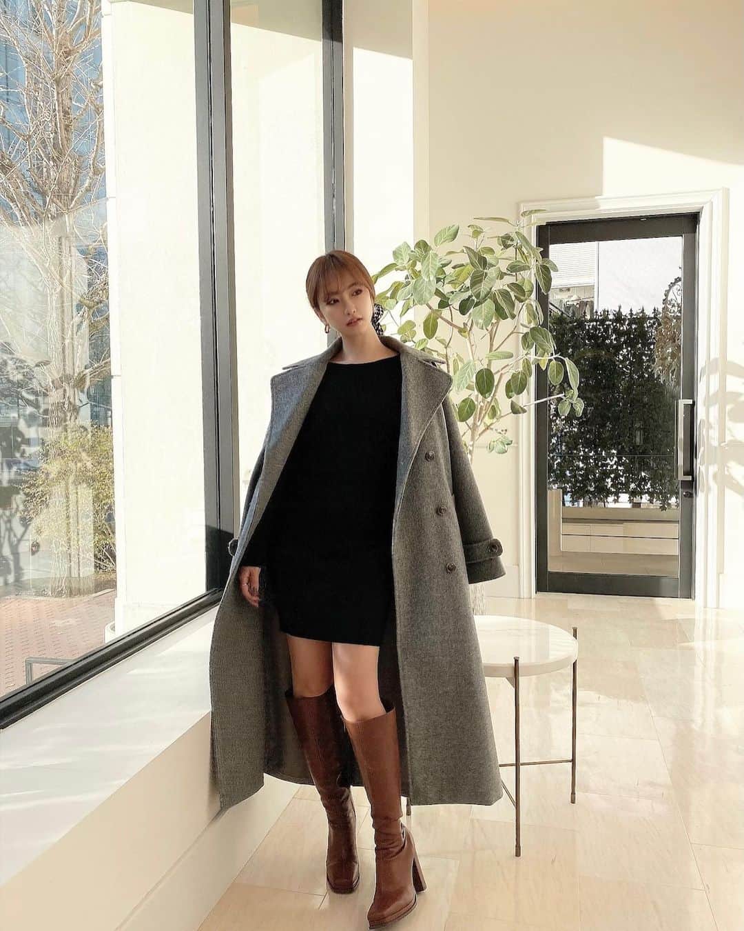 木田絵里香のインスタグラム：「. タイトワンピ好きは絶対欲しいやつだと思うよ☝🏼 2wayだからオフショルでも☺︎ TOPにコーデまとめてるから見てね✨ . 新年早々お仕事の方はお疲れ様です🔥 販売員卒業してからお正月お家でゆっくりできてる☺️🎍 初売りも楽しかったけどねぇ📣 始発で行って23時半とかまで帰れない年もあったなぁ🧏🏻 . #ワンピース#タイトワンピ」