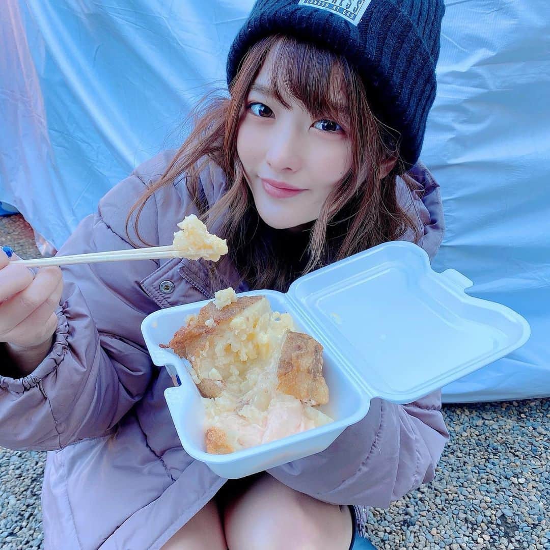 上矢えり奈さんのインスタグラム写真 - (上矢えり奈Instagram)「＊-＊-＊-＊-＊-＊-＊-＊. . ㊗️2022年㊗️ あけましておめでとうございます🎍 にゃんにゃんの年です🐾 今年も世界中の皆様が 笑顔で溢れる楽しい一年に なりますように！ あ、じゃがバター食べる？🥔 . erina. . ＊-＊-＊-＊-＊-＊-＊-＊. . #新年 #あけおめ　#ことよろ #2022年　#寅年　#上矢えり奈」1月2日 21時47分 - k.erinyann