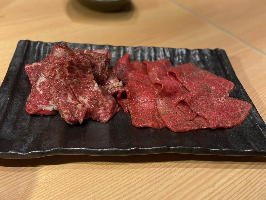 波多野結衣さんのインスタグラム写真 - (波多野結衣Instagram)「皆で『炭火焼肉なかはら』さんへ行ってきたよ🐮  お肉たくさん出てきてボリュームたっぷり！！🥺✨ お腹も心も大満足🥰  最後に牛丼が2種類と冷麺の〆で、お肉堪能しまくれました！🥺  誘ってくれてありがとう😭✨ . . #炭火焼肉なかはら #焼肉  #大満足 #牛丼 #冷麺  #上原亜衣 #ゆうみん #たべめぐみ #波多野結衣」1月2日 21時52分 - hatachan524