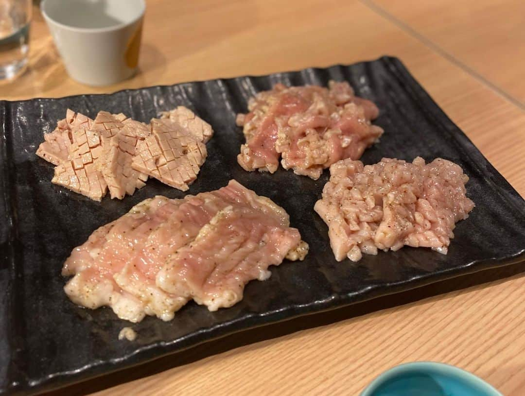 波多野結衣さんのインスタグラム写真 - (波多野結衣Instagram)「皆で『炭火焼肉なかはら』さんへ行ってきたよ🐮  お肉たくさん出てきてボリュームたっぷり！！🥺✨ お腹も心も大満足🥰  最後に牛丼が2種類と冷麺の〆で、お肉堪能しまくれました！🥺  誘ってくれてありがとう😭✨ . . #炭火焼肉なかはら #焼肉  #大満足 #牛丼 #冷麺  #上原亜衣 #ゆうみん #たべめぐみ #波多野結衣」1月2日 21時52分 - hatachan524