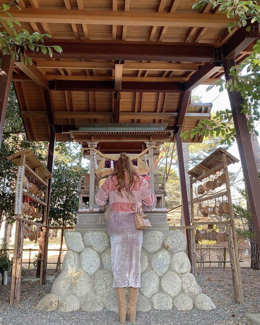 堀尾実咲さんのインスタグラム写真 - (堀尾実咲Instagram)「家族で初詣行ってきました⛩  見付天神 矢奈比賣神社に行ってきたよー！  悉平太郎の伝説で知られる神社🐕  わんちゃんも一緒にお参りできます🐾  2022年も健康第一で 楽しく毎日を過ごしましょう 👨🧑👩🐻🐰  みんなも初詣行ったの？☺️  #見付天神矢奈比賣神社 #見付天神 #悉平太郎 #初詣 #犬と初詣 #犬のいる生活」1月2日 22時05分 - misaki.horio