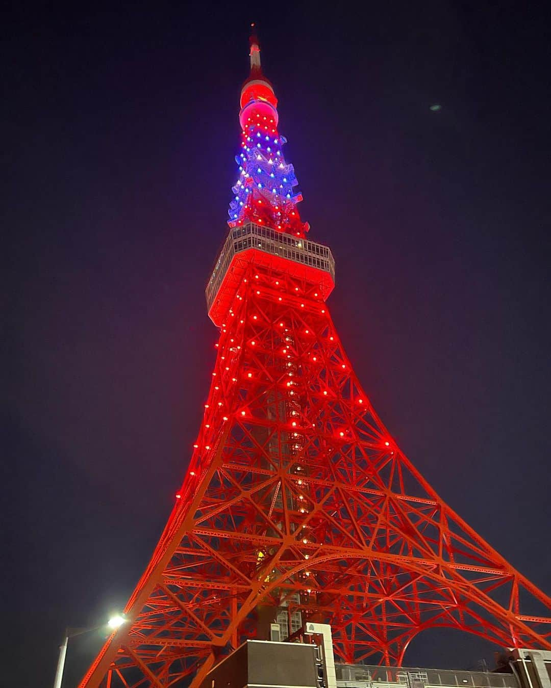 佐野真彩さんのインスタグラム写真 - (佐野真彩Instagram)「初詣⛩🎌🗼 おみくじを引いたら大吉でした🕊✨  寅年＝ラムちゃんのようでスワイプしていくと...⚡️笑  #初詣　#寅年　#ラムちゃん　#東京タワー　#2022 #増上寺」1月3日 10時26分 - sano.maya