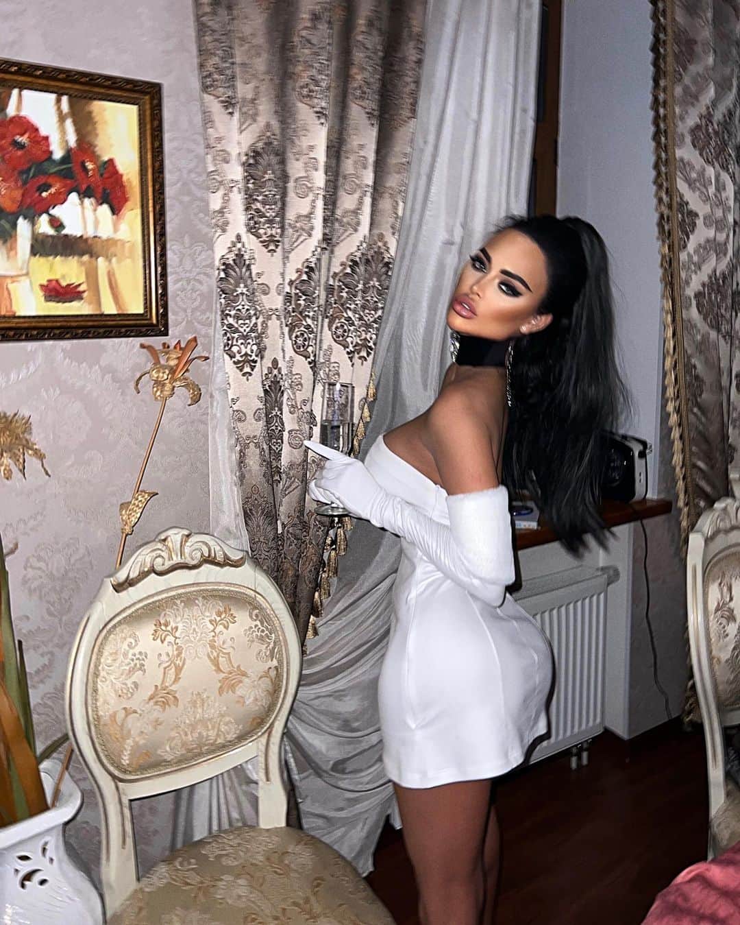 Nita Kuzminaのインスタグラム：「Это было ярко! Всем спасибо! 🖤🔥 _ Платье @krista.shopp」