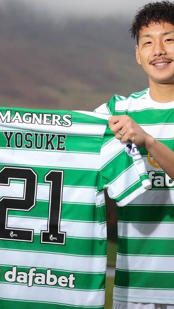 井手口陽介のインスタグラム：「Amazing feeling now!! I am so proud to join one of the greatest clubs! ( @celticfc ) I can’t wait to start and really ready to play in front of you!!  See you at Celtic Park, excited to meet you all great fans😉  #CelticFC #21 #COYBIG」